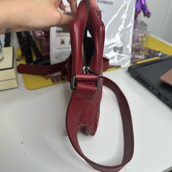 Bottega Veneta red leather crossbody bag - Picture 12 of 16